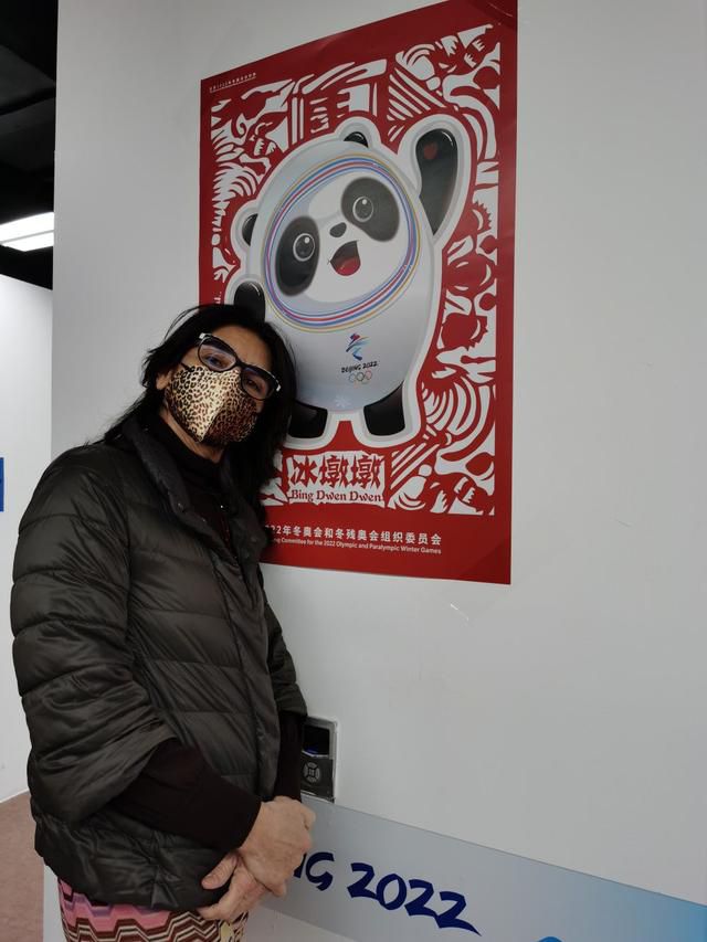 季子琪苦恼的问黎漾，哪里的咖啡味道比较好，黎漾想了想，本来打算建议莱茵小镇的，但那里实在有太多不愉快的记忆，所以最终选择了海岸线。